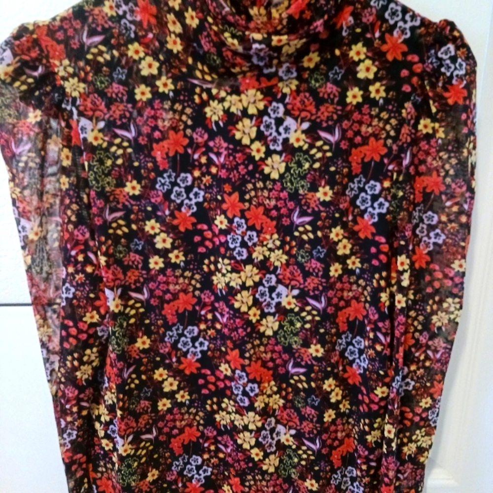 Light material turtleneck top